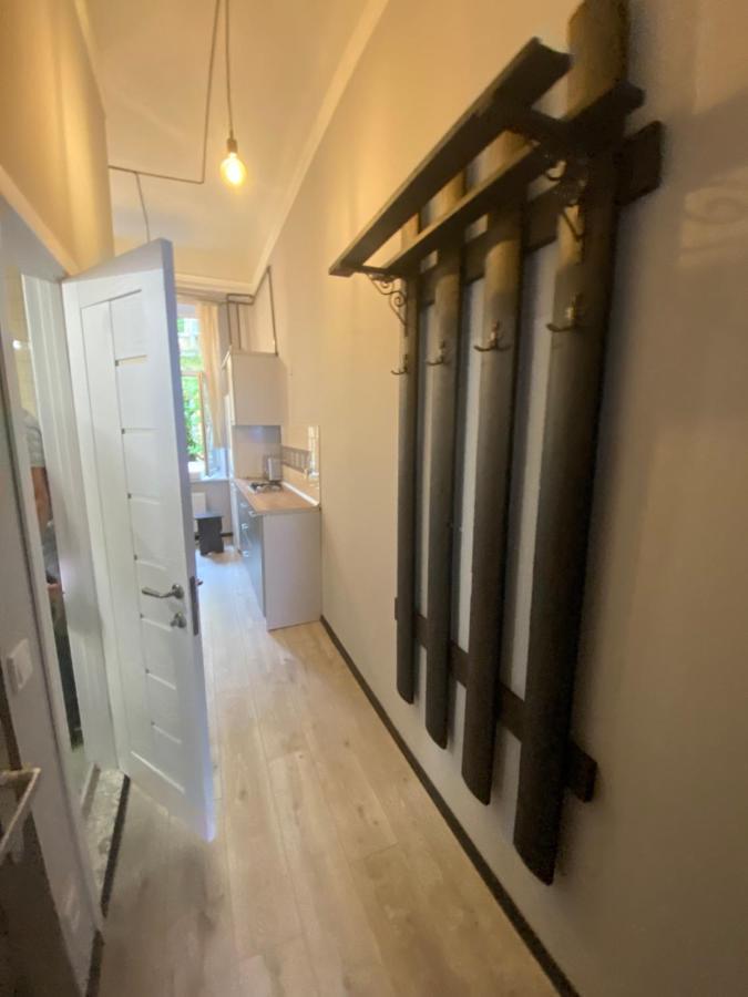 Центр На Вулиці Проспект Шевченка 12 Навпроти Макдональса З Балконом Apartamento Lviv Exterior foto