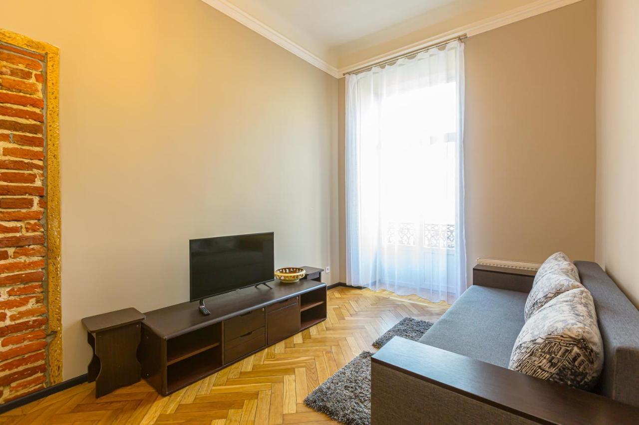 Центр На Вулиці Проспект Шевченка 12 Навпроти Макдональса З Балконом Apartamento Lviv Exterior foto