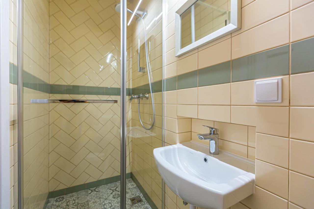 Центр На Вулиці Проспект Шевченка 12 Навпроти Макдональса З Балконом Apartamento Lviv Exterior foto