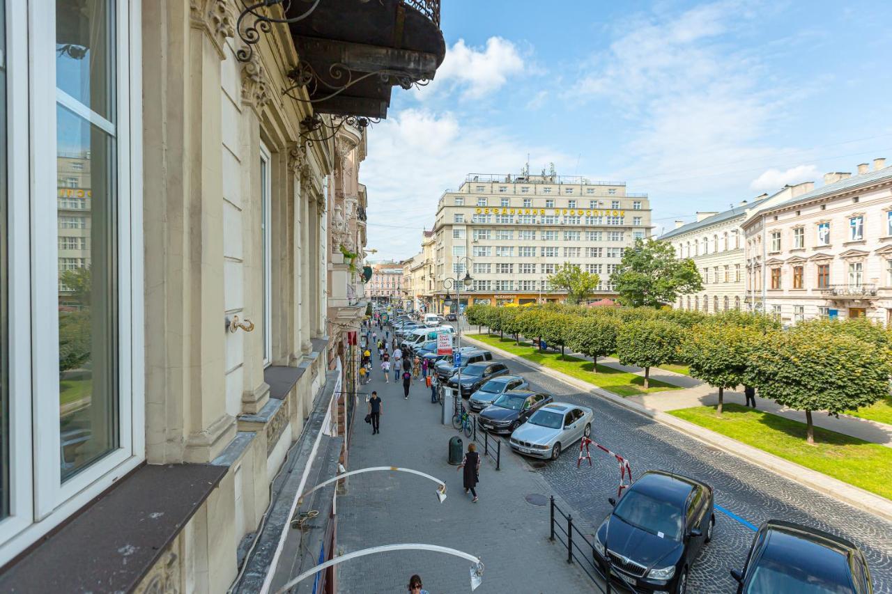 Центр На Вулиці Проспект Шевченка 12 Навпроти Макдональса З Балконом Apartamento Lviv Exterior foto