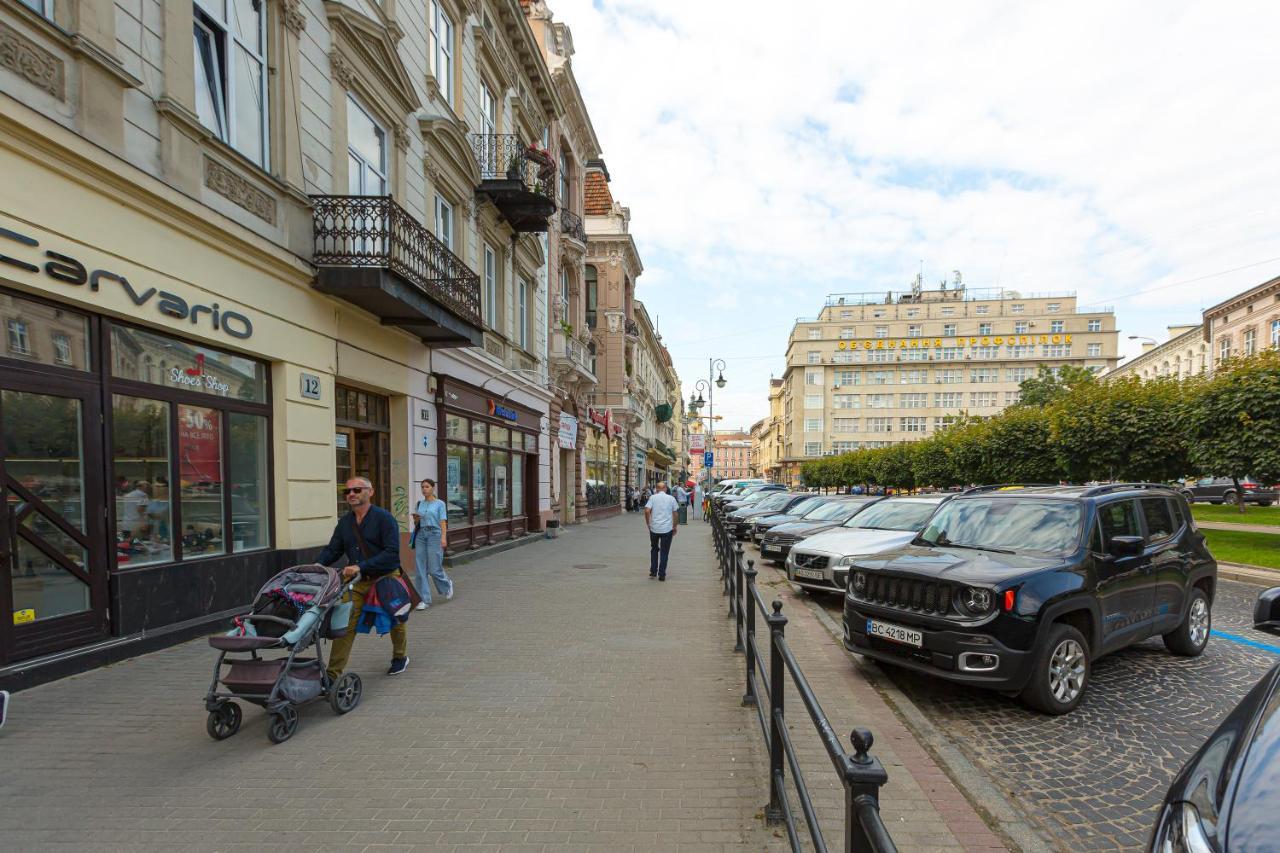 Центр На Вулиці Проспект Шевченка 12 Навпроти Макдональса З Балконом Apartamento Lviv Exterior foto