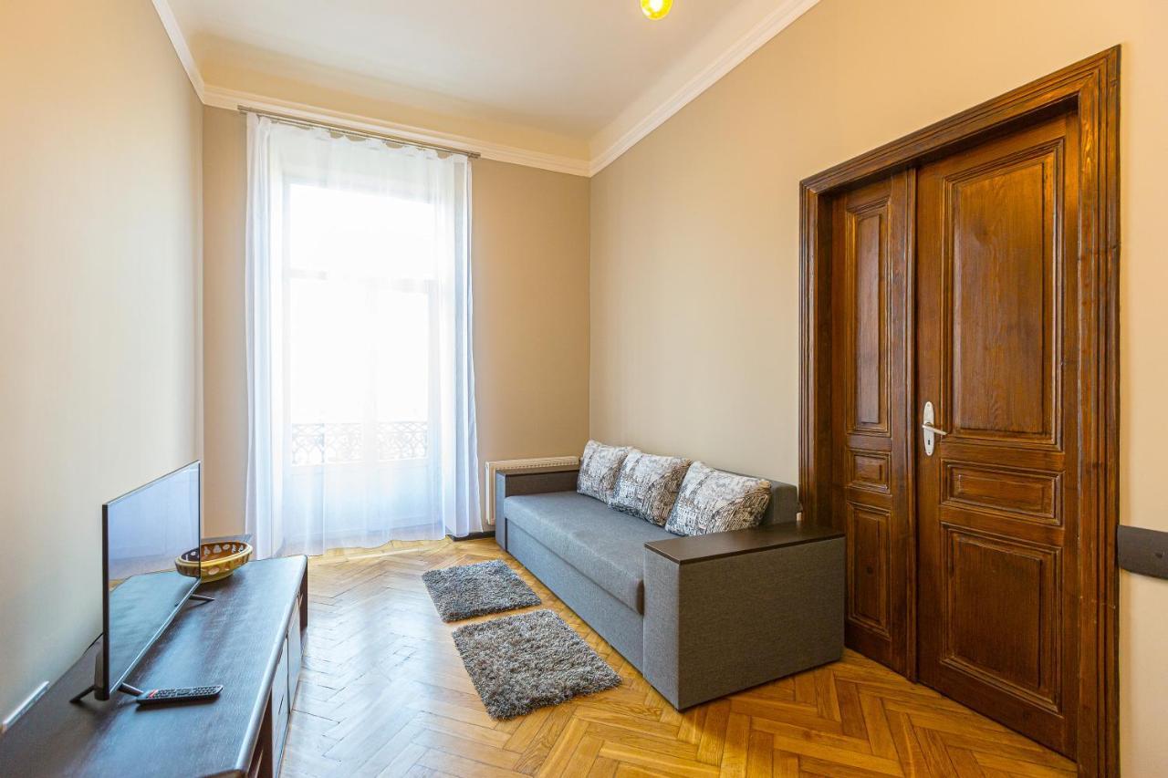 Центр На Вулиці Проспект Шевченка 12 Навпроти Макдональса З Балконом Apartamento Lviv Exterior foto