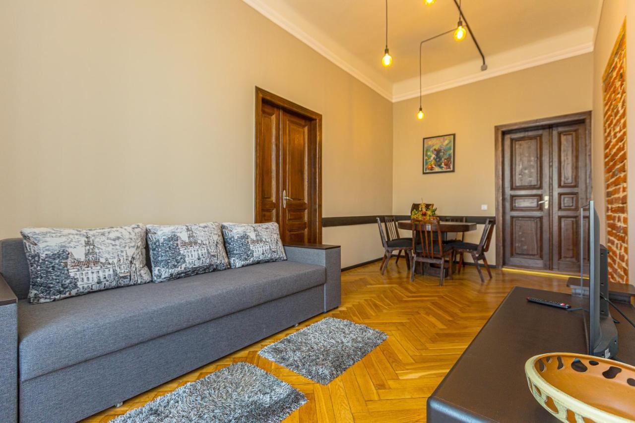 Центр На Вулиці Проспект Шевченка 12 Навпроти Макдональса З Балконом Apartamento Lviv Exterior foto